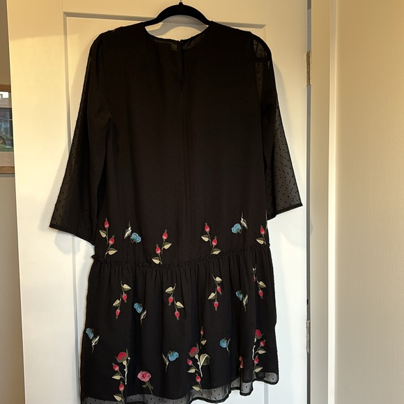 Floral mini dress with see-through sleeves - Picture 2 of 3